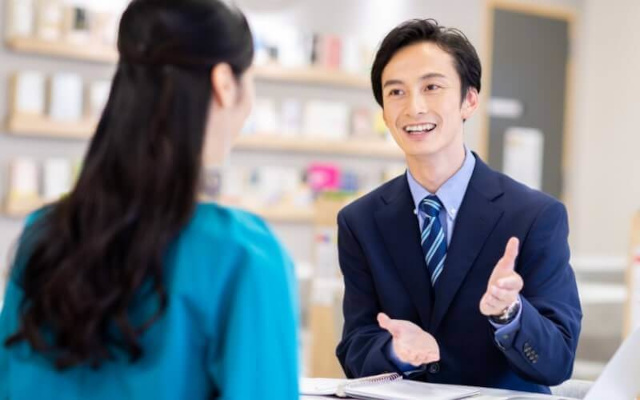 顧客と話す代行業者